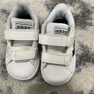 Adidas toddler sneaker size 5
